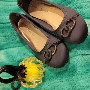 A pair a beautiful Karen Scott flats on dark blue, size 7.5.